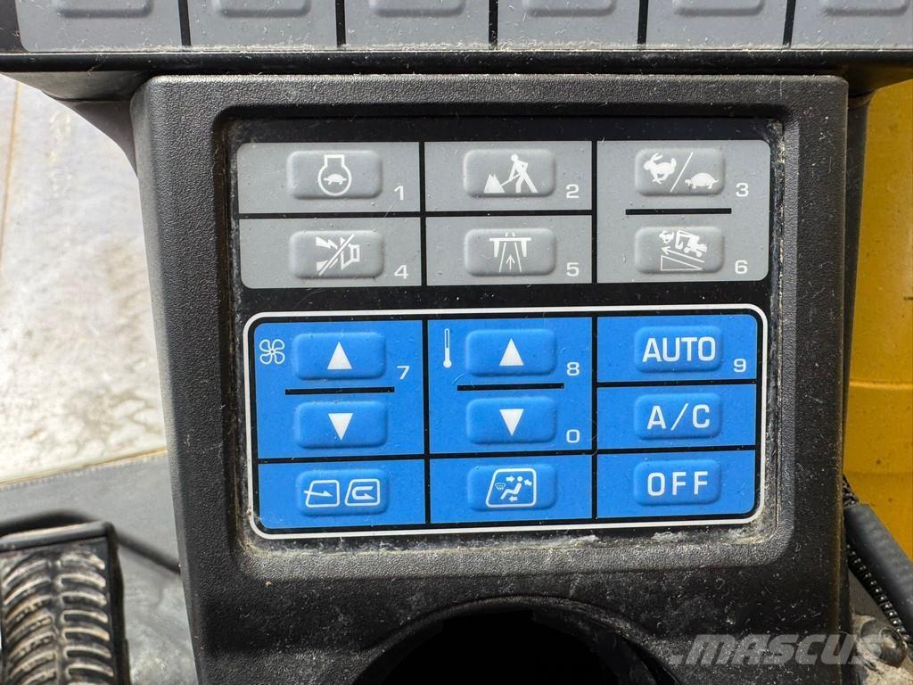 Komatsu PW180-11 Ratasekskavaatorid