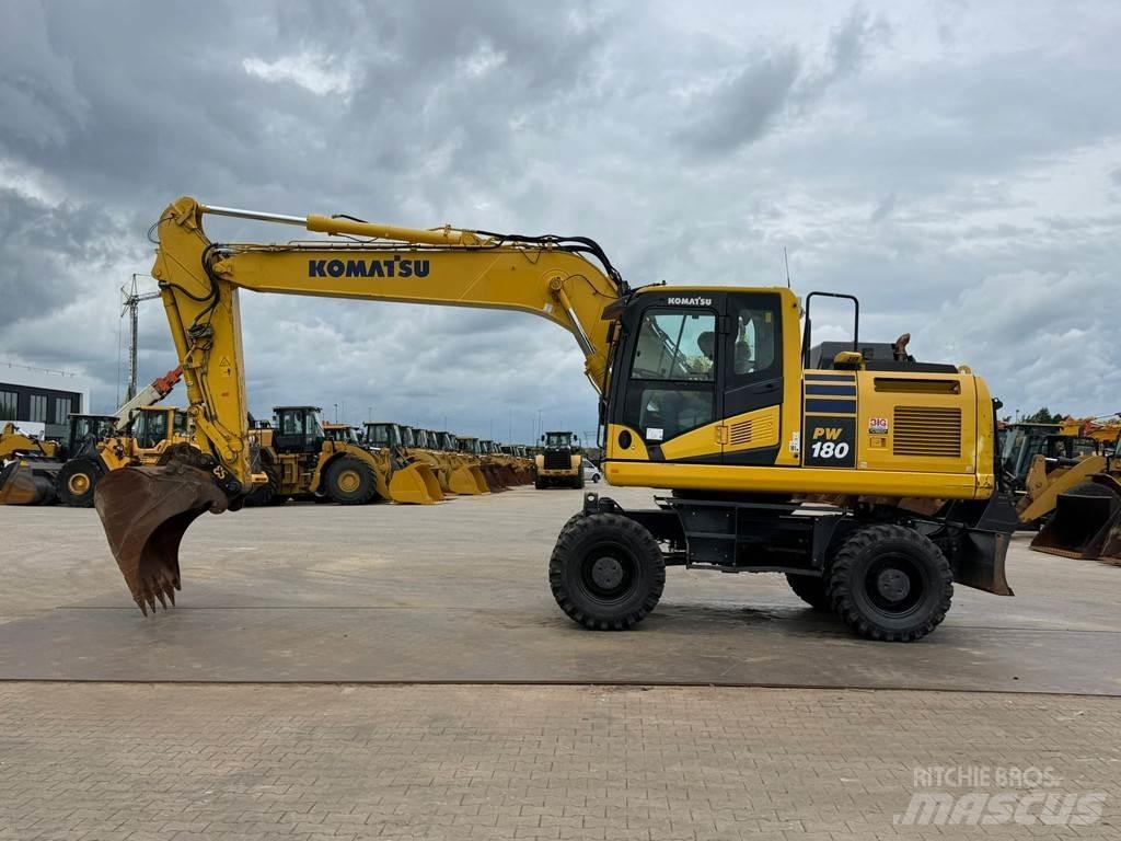 Komatsu PW180-11 Ratasekskavaatorid