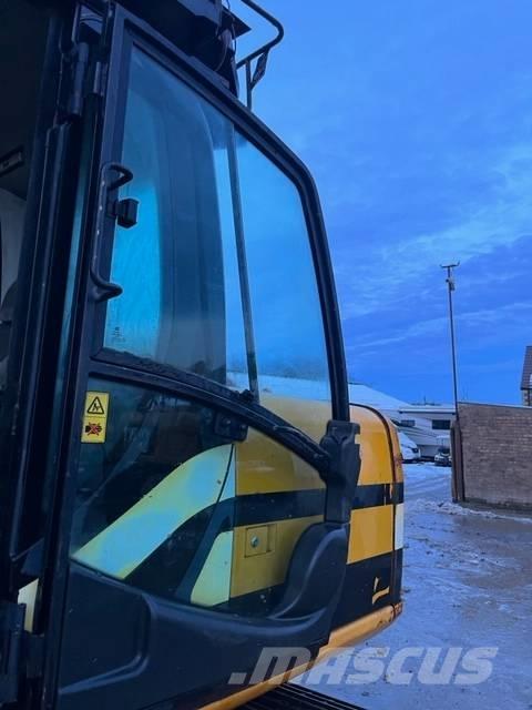 JCB JS 130 Roomikekskavaatorid