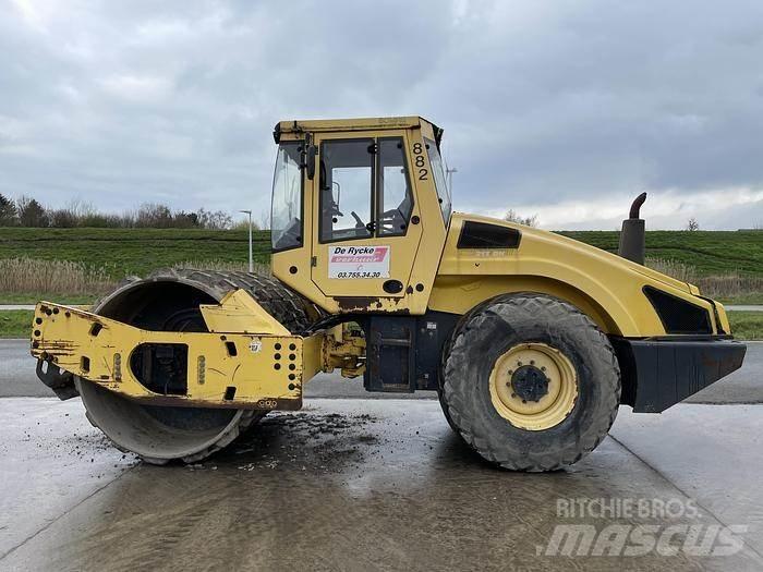 Bomag BW213DH-4 Ühe trumliga rullid