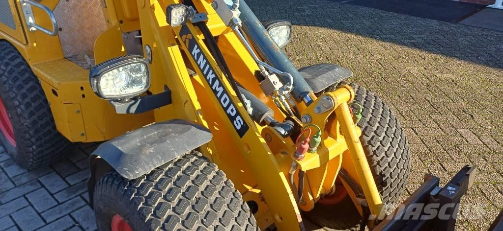 Knikmops KM 130 Väikelaadurid