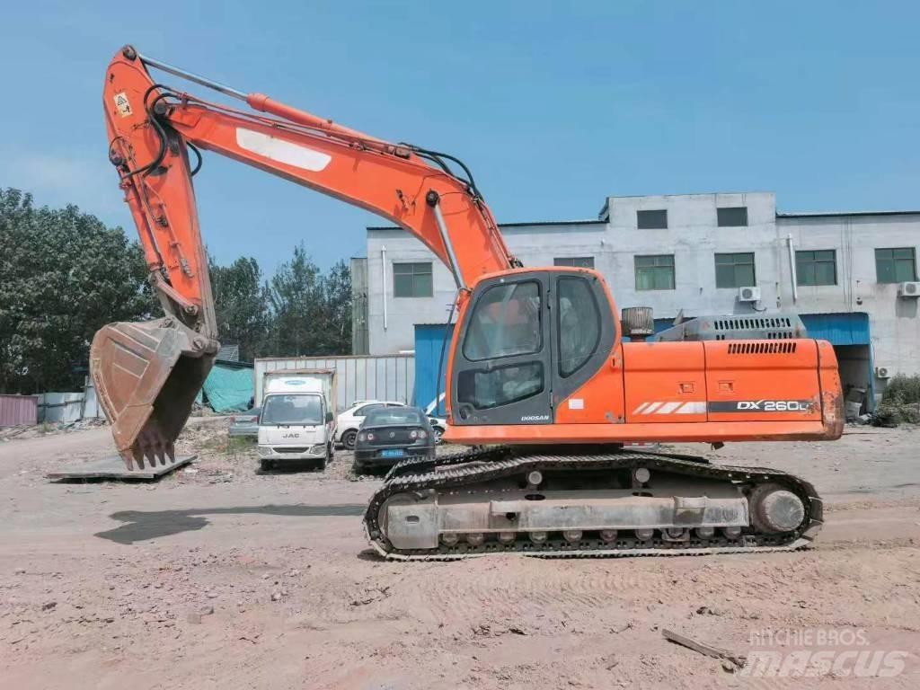 Doosan DX260 Roomikekskavaatorid
