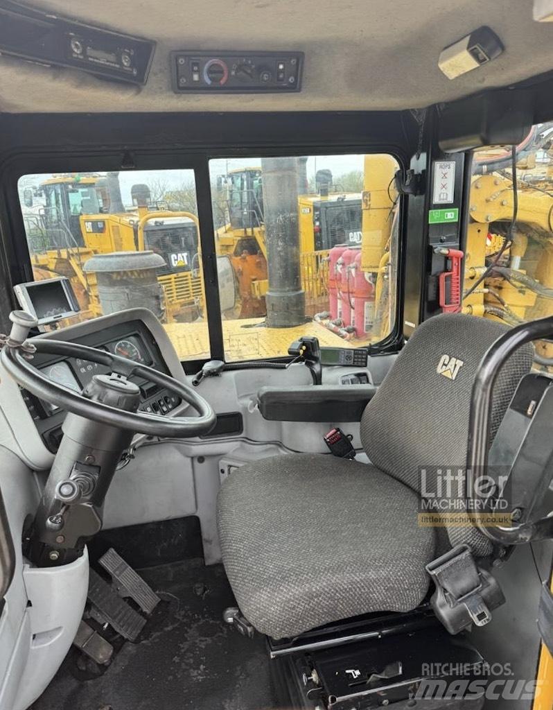 CAT 637G Kaabitsad