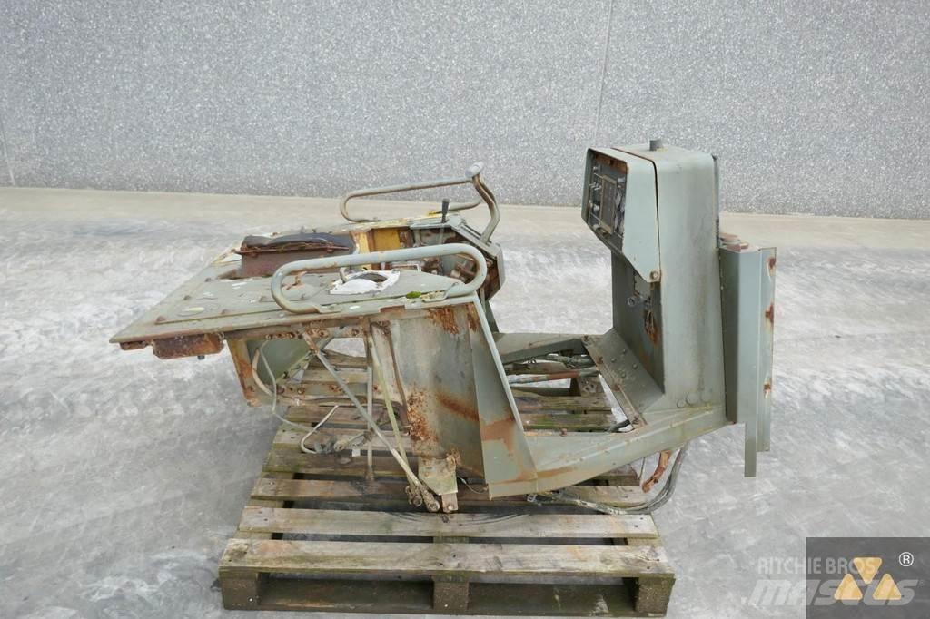 CAT 6T-3309 Kabiinid