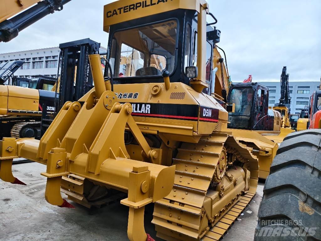 CAT D 5 M Buldooserid