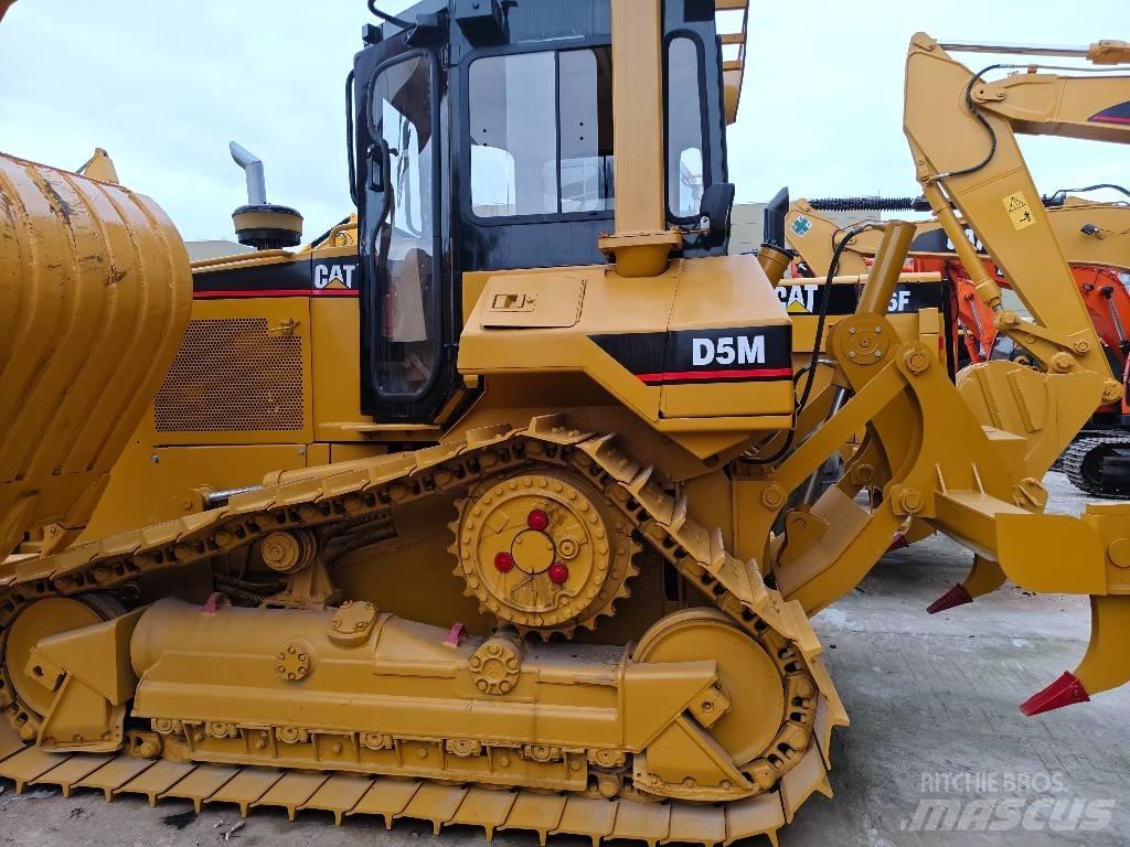 CAT D 5 M Buldooserid