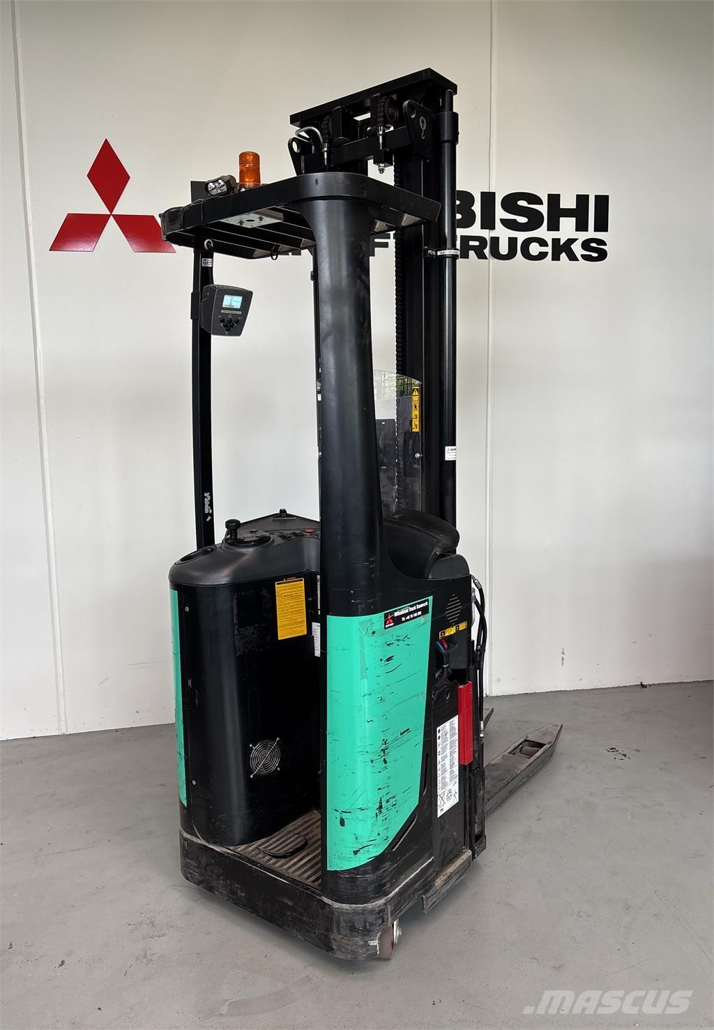 Mitsubishi SBR16N Platvormiga virnastajad