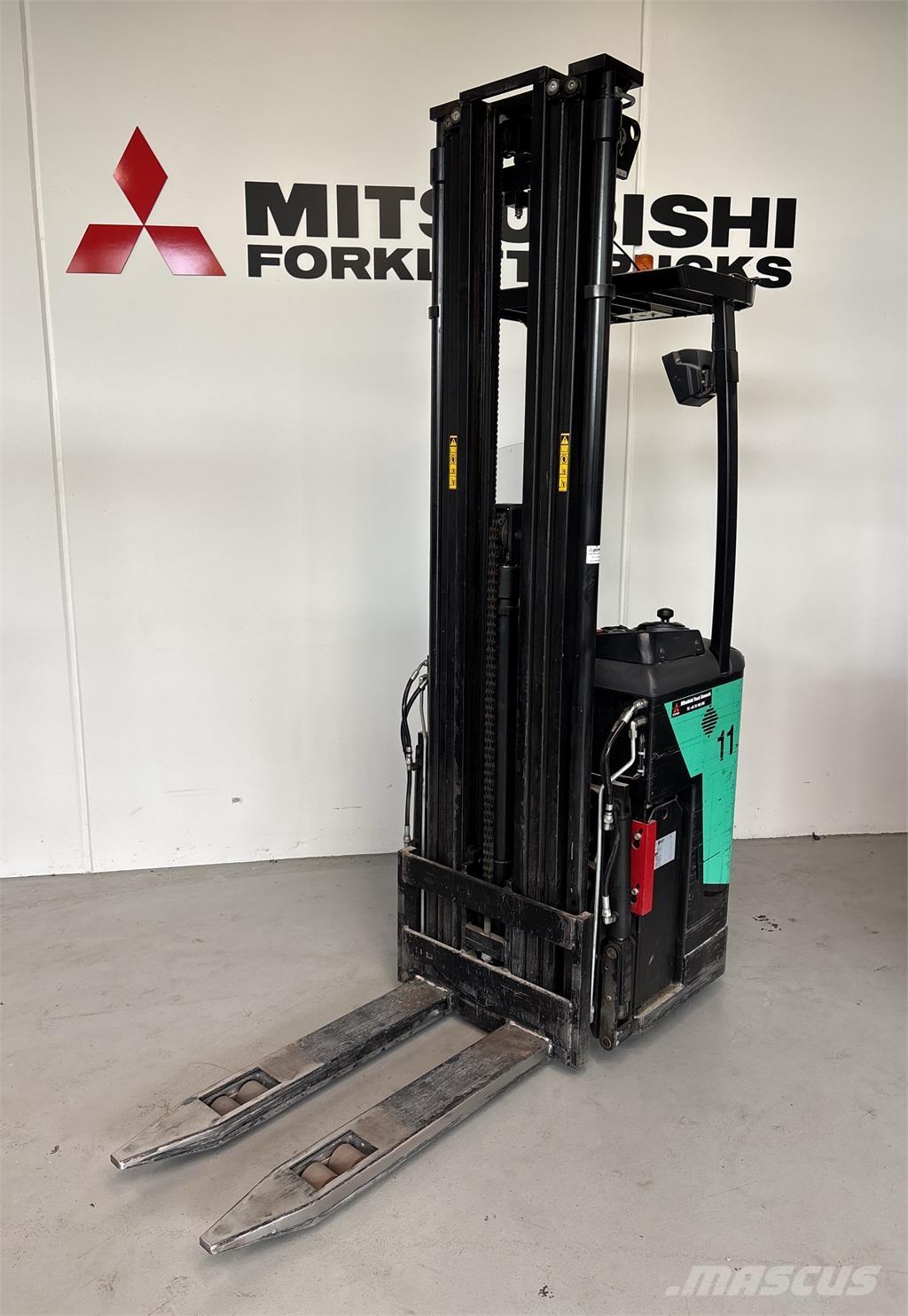 Mitsubishi SBR16N Platvormiga virnastajad