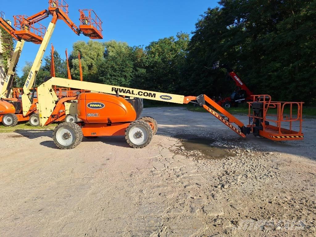 JLG 600AJ Iseliikuvad poomtõstukid