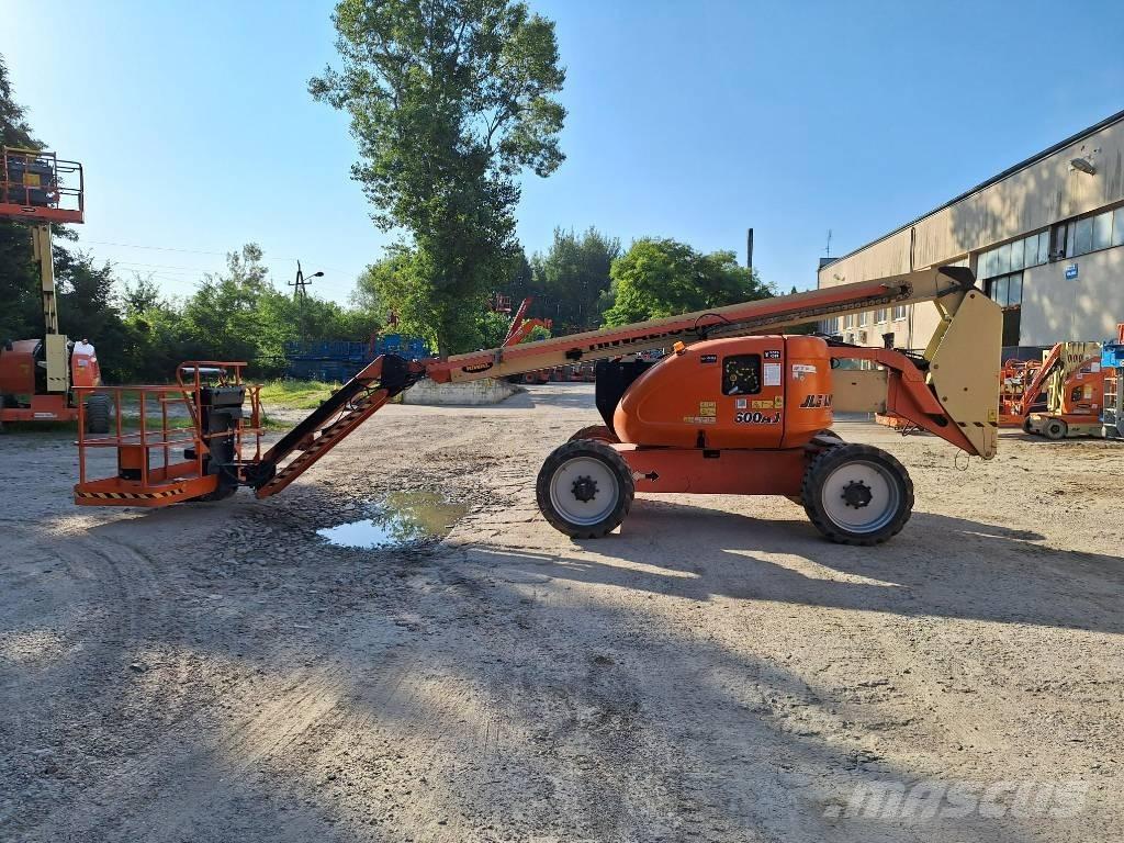 JLG 600AJ Iseliikuvad poomtõstukid