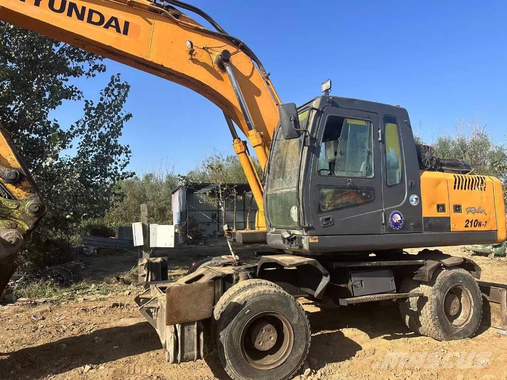Hyundai R210W-9 Roomikekskavaatorid