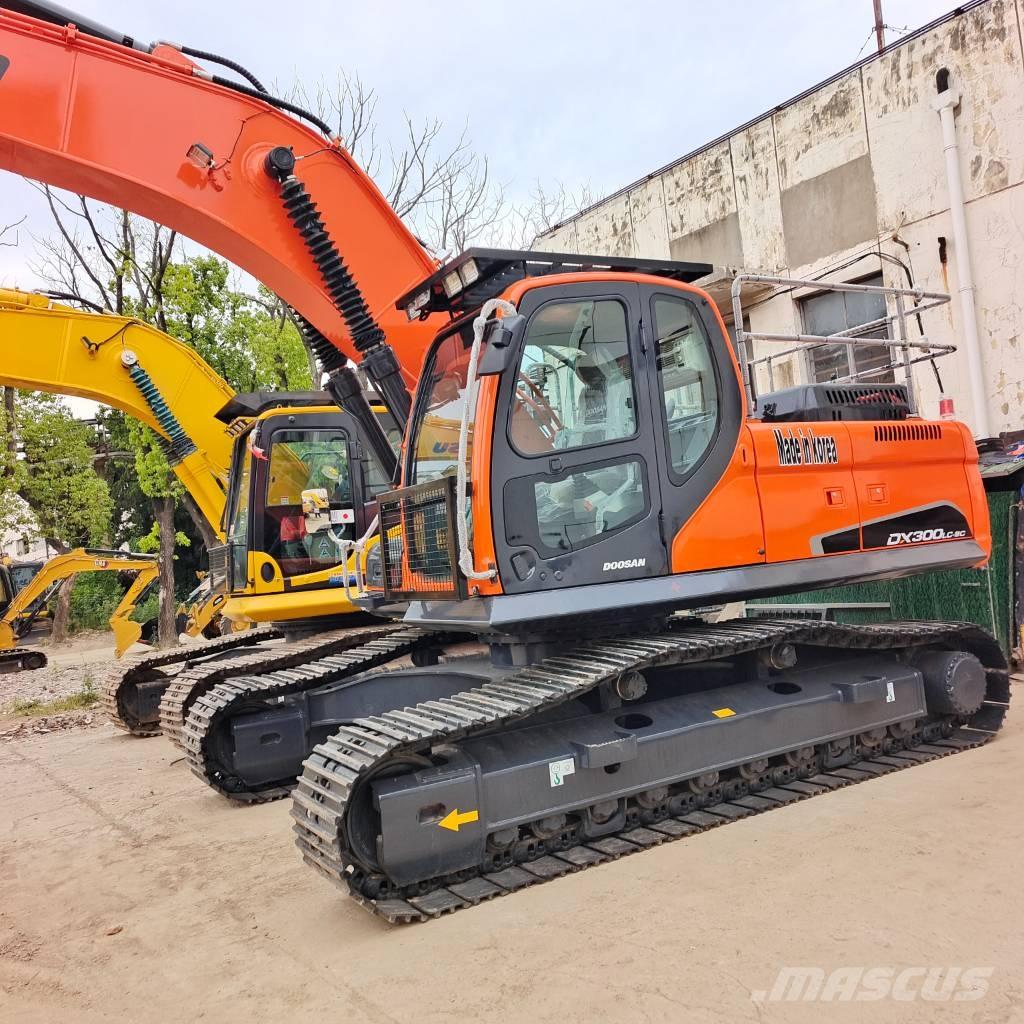 Doosan DX 300 Roomikekskavaatorid