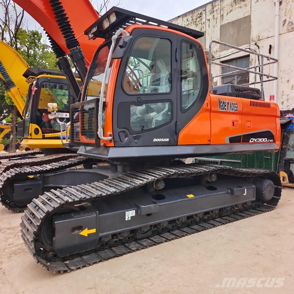 Doosan DX 300 Roomikekskavaatorid