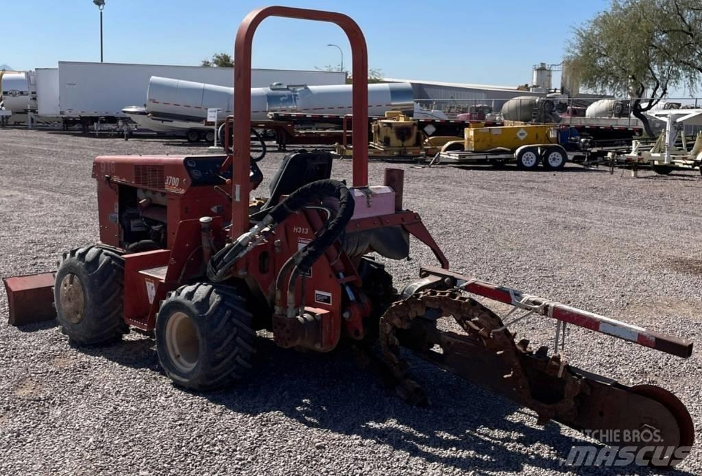 Ditch Witch 3700 DD Pinnaselõikurid