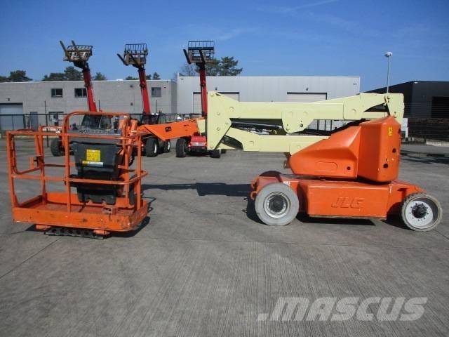 JLG E 400 AJPN (817) Iseliikuvad poomtõstukid