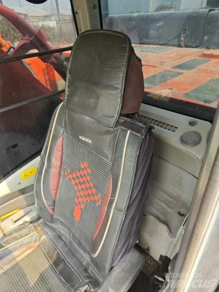 Hitachi 470 Roomikekskavaatorid