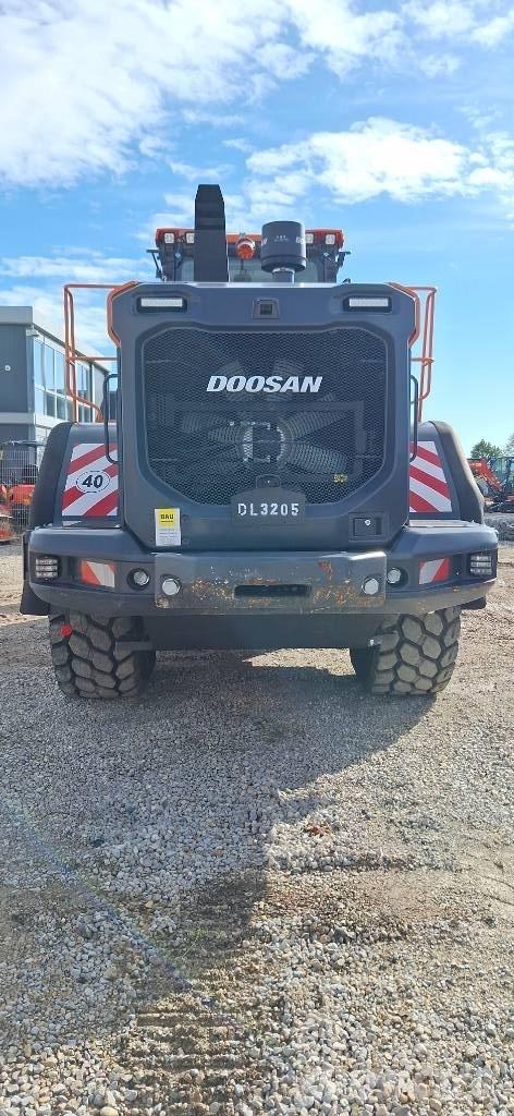 Doosan DL 320-7 Rataslaadurid