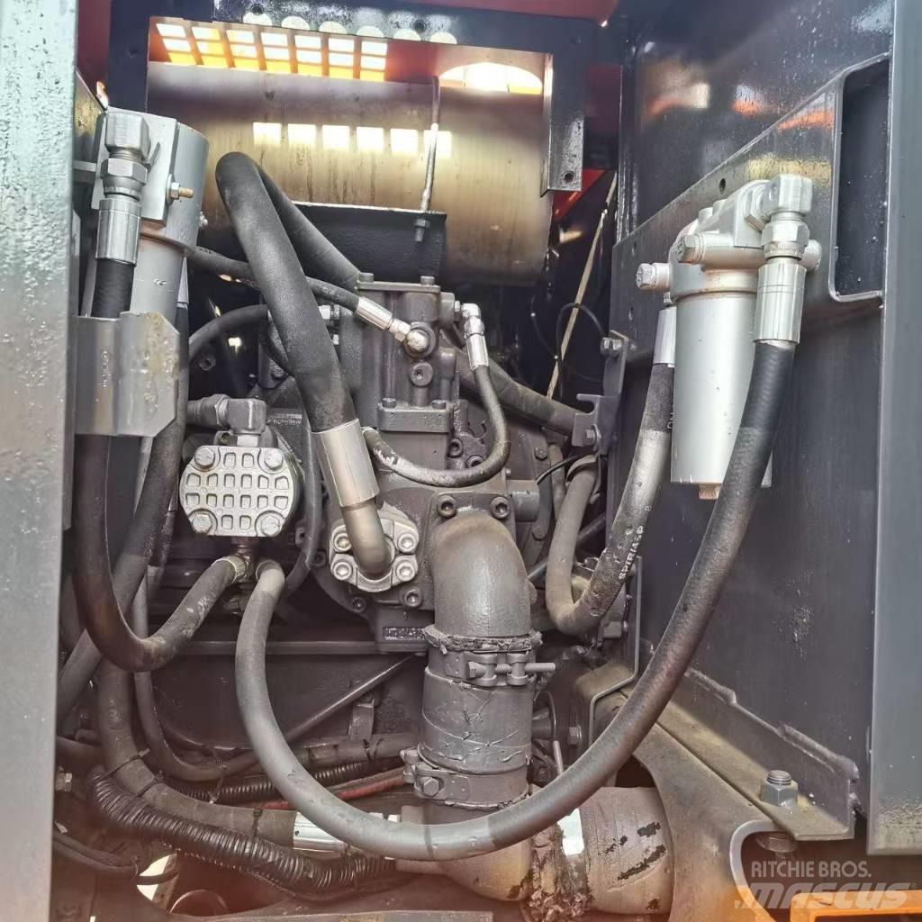 Hitachi EX 100 W D Ratasekskavaatorid