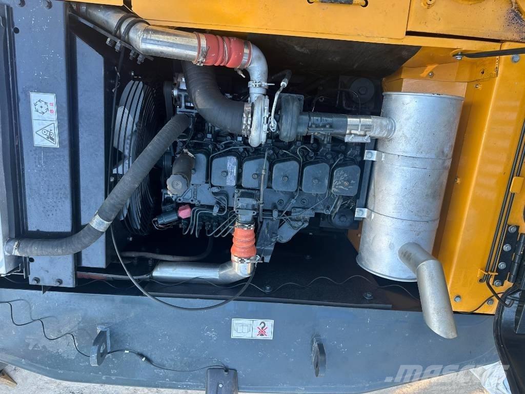 Hyundai HX 220 Roomikekskavaatorid