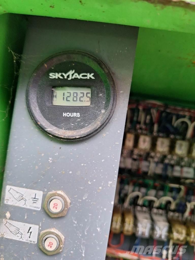 SkyJack SJ-8831 Käärtõstukid