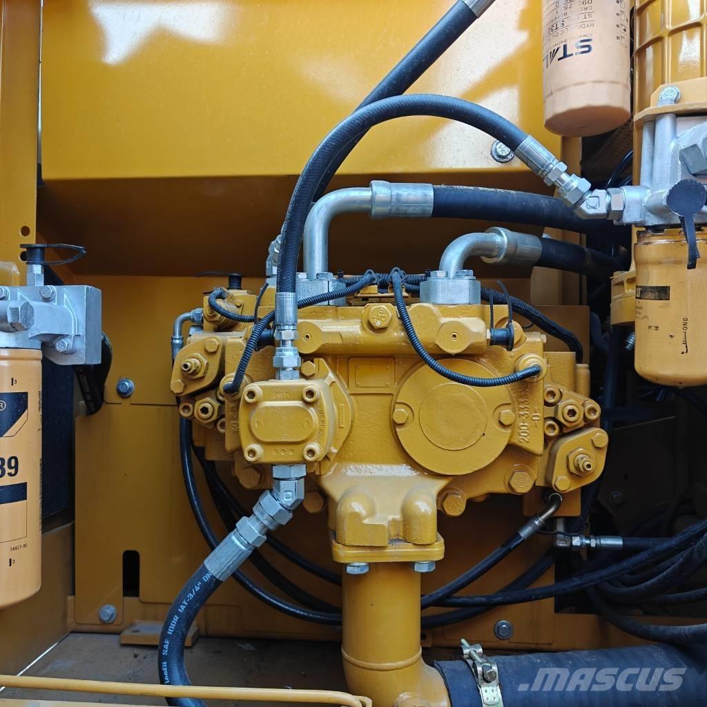 CAT 320D2L Roomikekskavaatorid