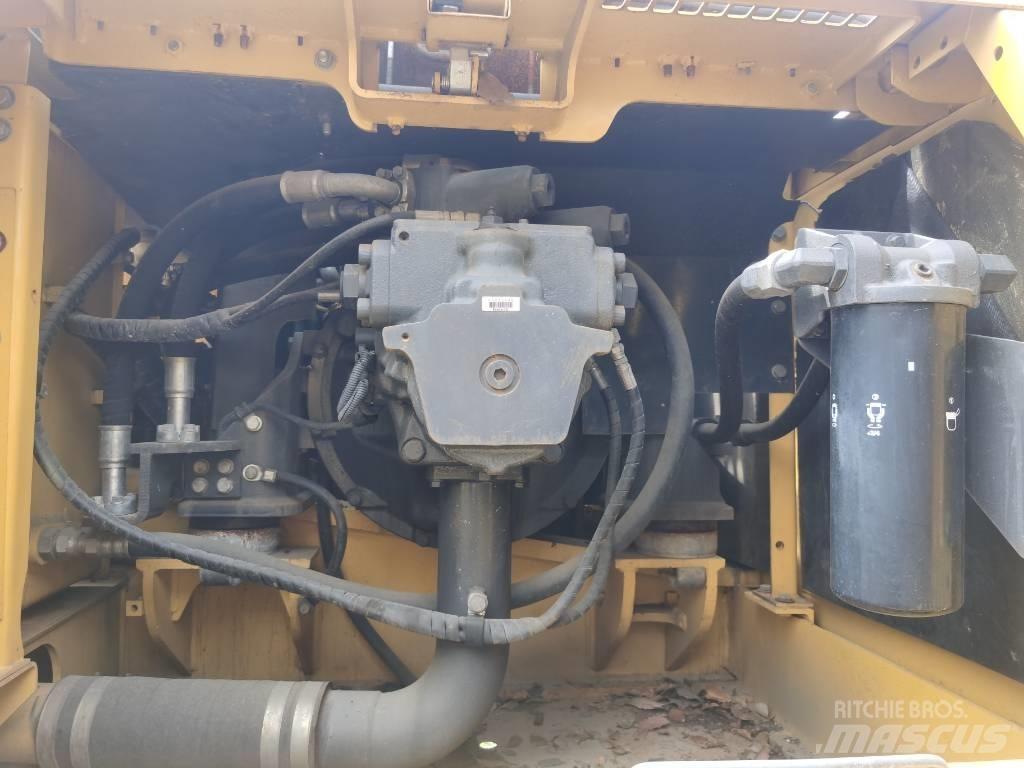 Komatsu PC 350-7 Roomikekskavaatorid