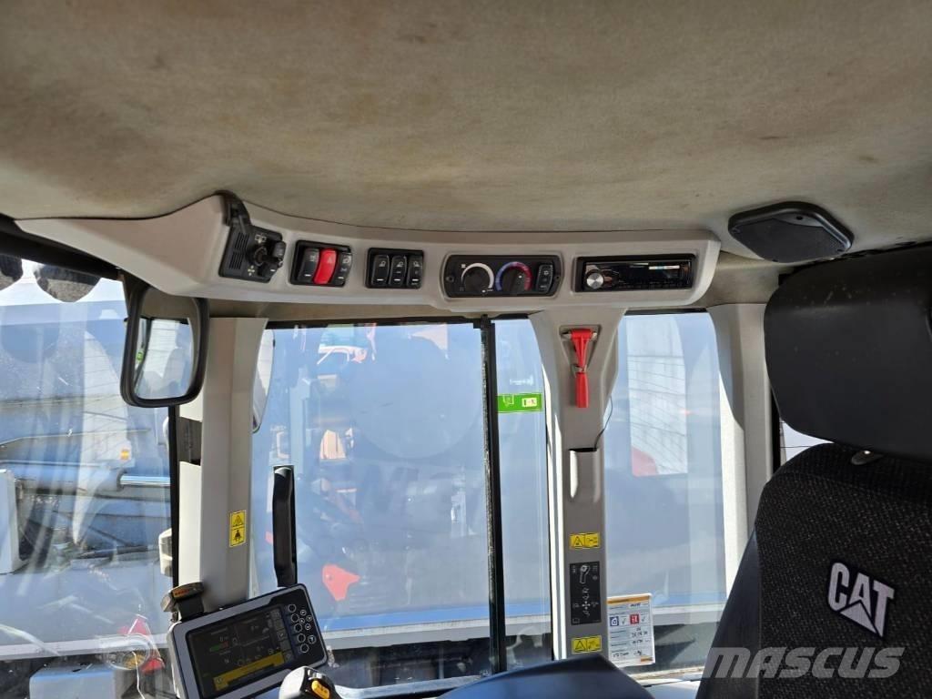 CAT 926M Rataslaadurid
