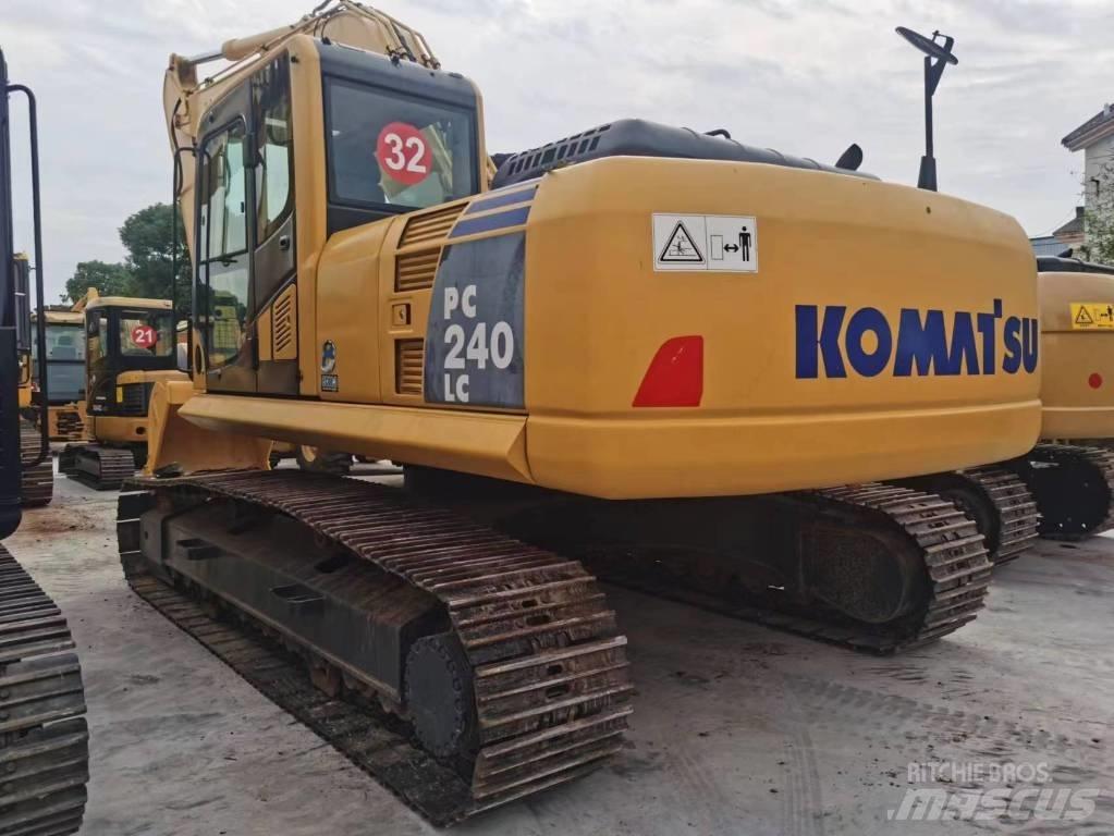 Komatsu PC 240-8 Roomikekskavaatorid