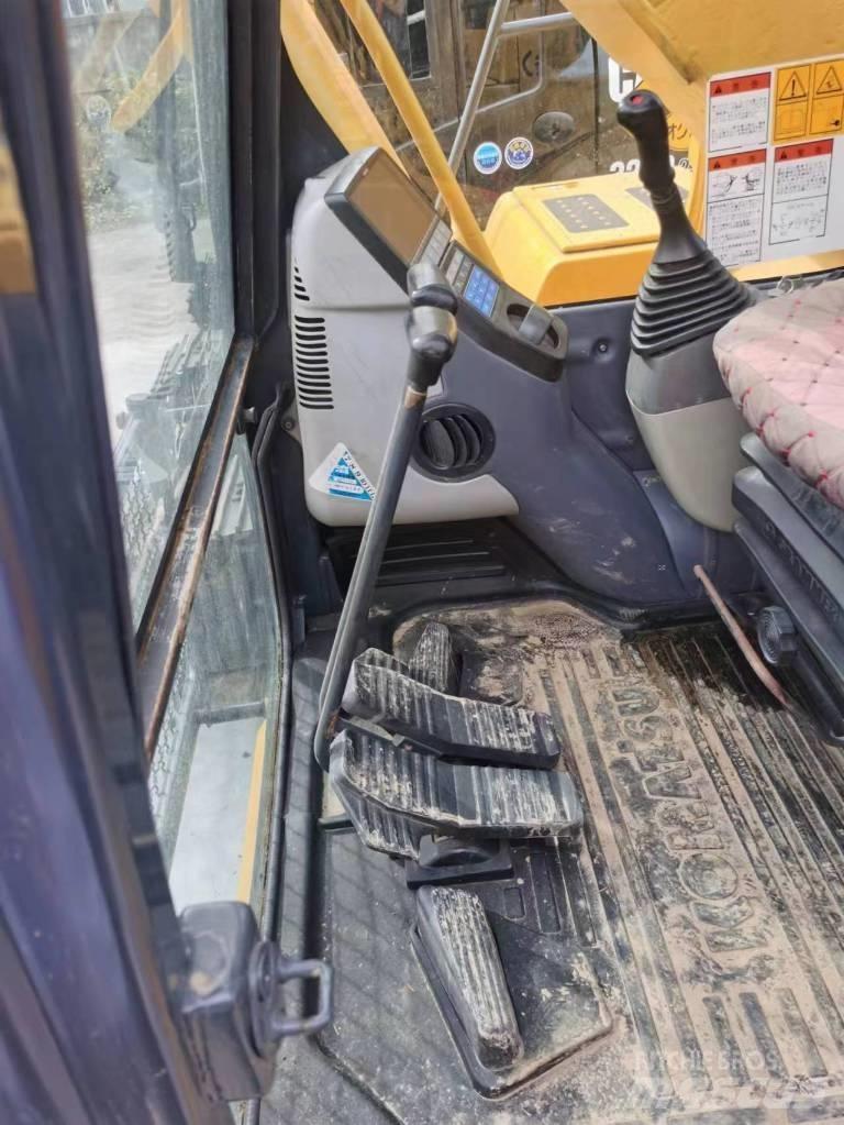 Komatsu PC 240-8 Roomikekskavaatorid