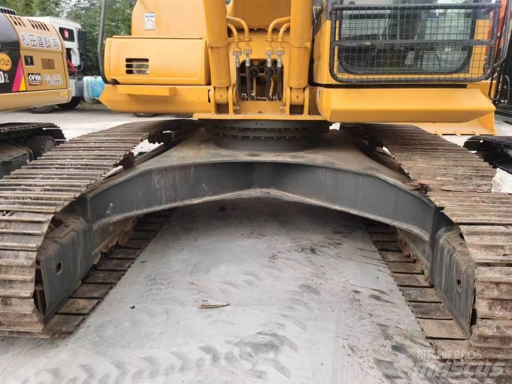 Komatsu PC 240-8 Roomikekskavaatorid