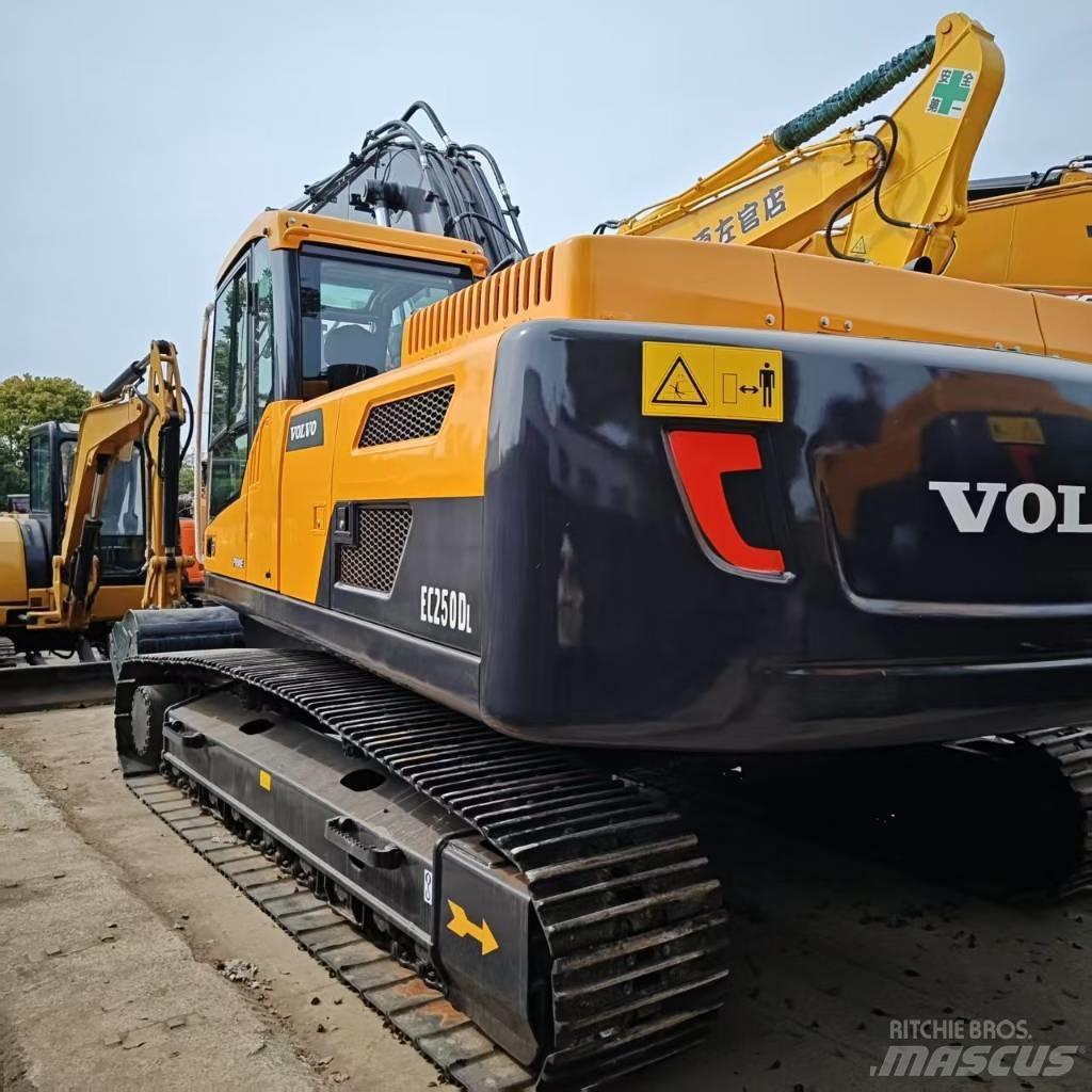 Volvo EC 250 D L Roomikekskavaatorid
