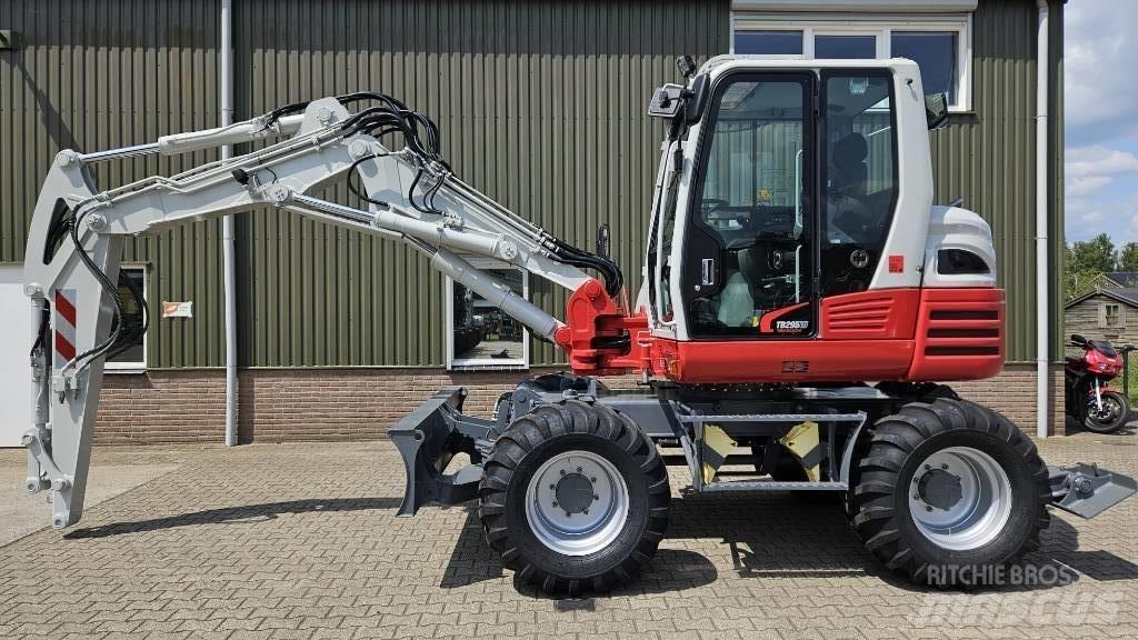 Takeuchi TB295W Ratasekskavaatorid