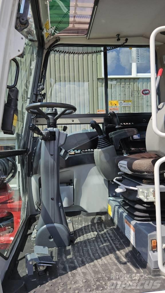 Takeuchi TB295W Ratasekskavaatorid