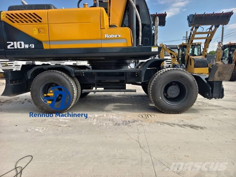 Hyundai 210W-9 Ratasekskavaatorid