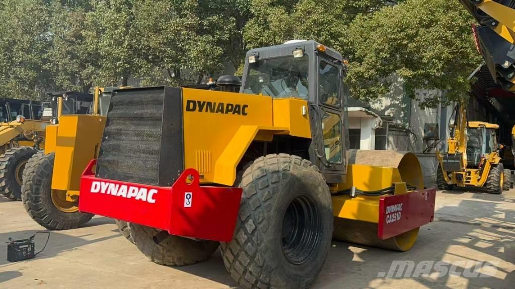 Dynapac CA 251 D Ühe trumliga rullid