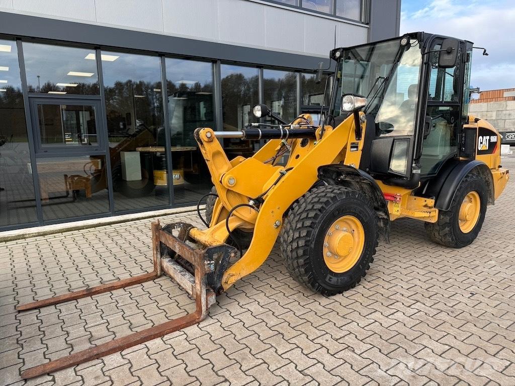 CAT 906M Rataslaadurid