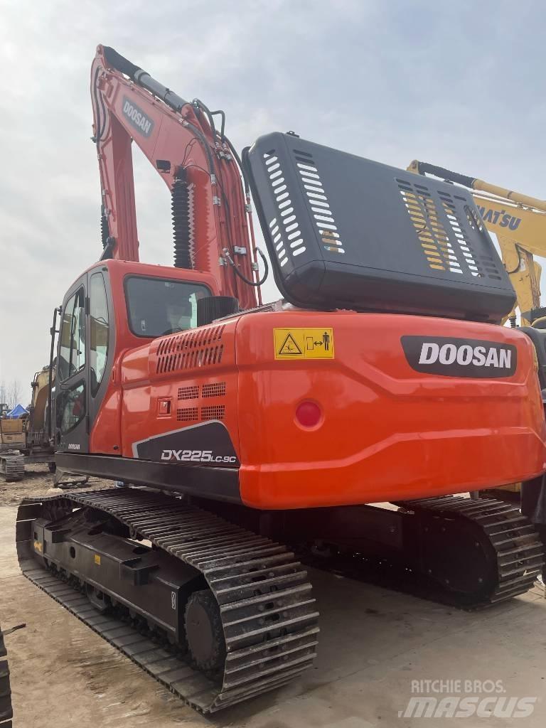 Doosan DX 225LC-9C Roomikekskavaatorid