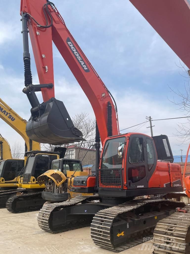 Doosan DX 225LC-9C Roomikekskavaatorid