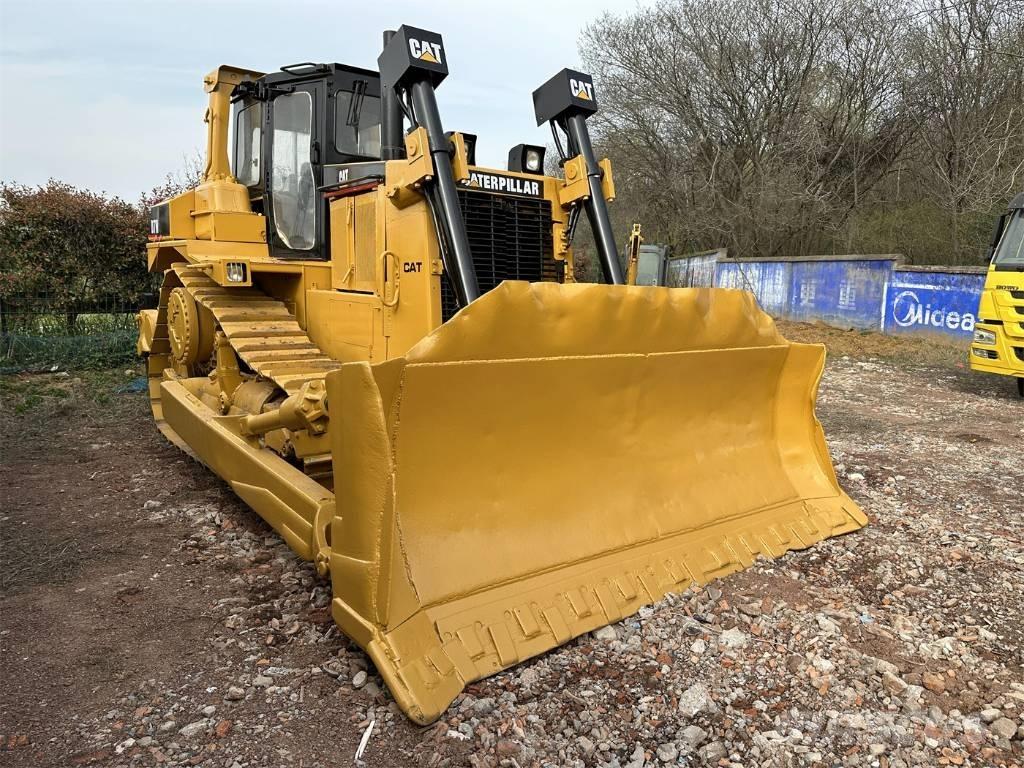 CAT D 7 H Buldooserid