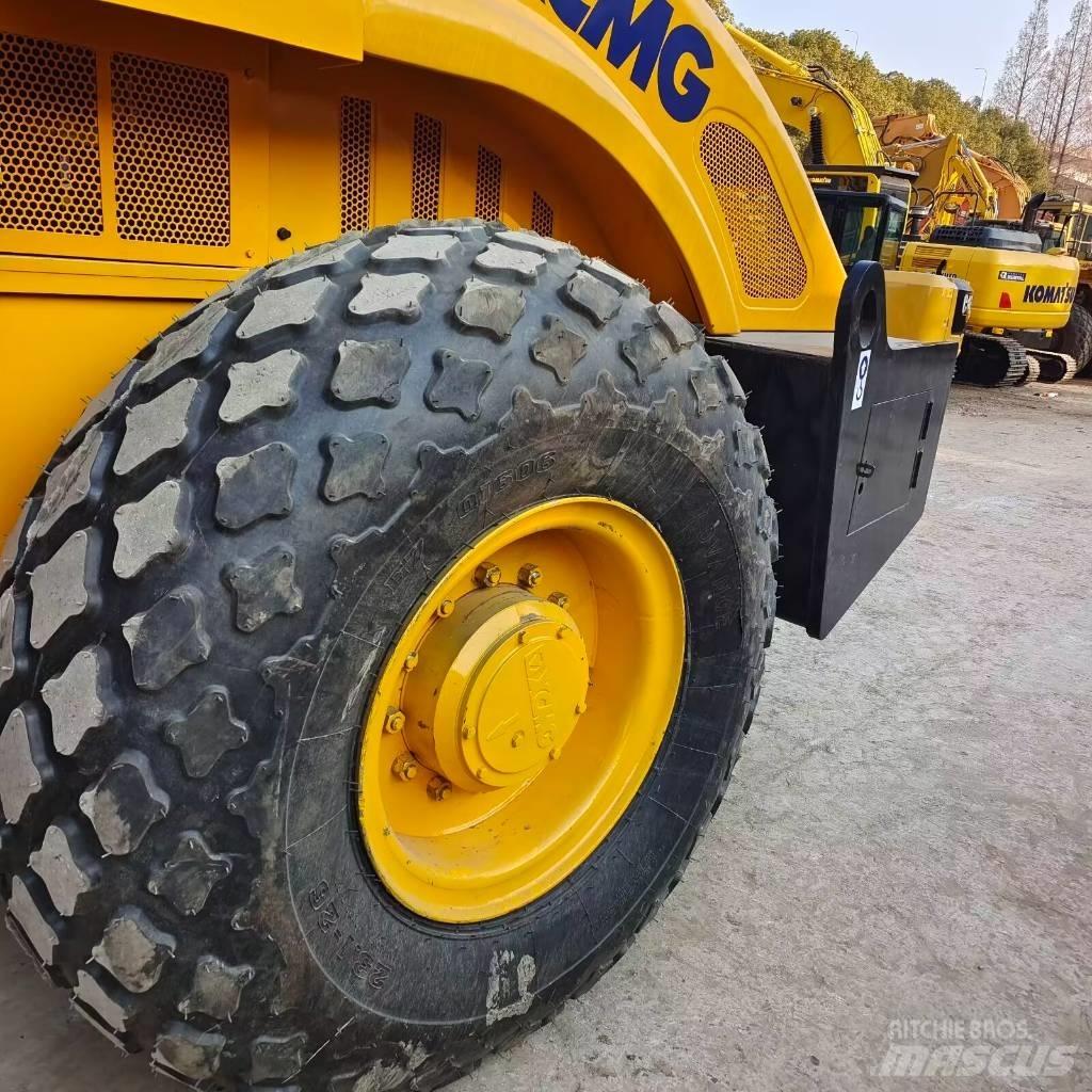 XCMG XS 142 J Ühe trumliga rullid