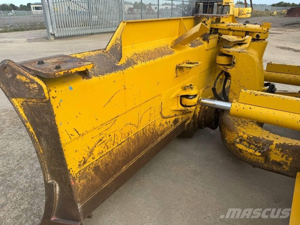 Komatsu D61PX-24 Buldooserid