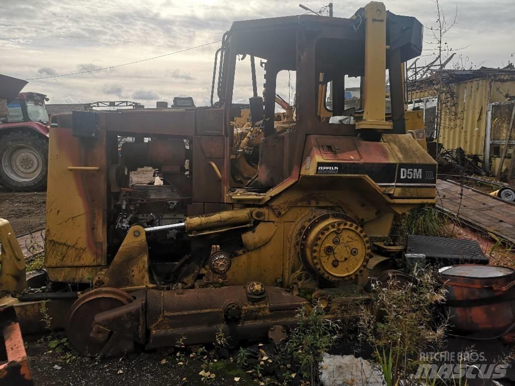 CAT D 5 M XL Buldooserid