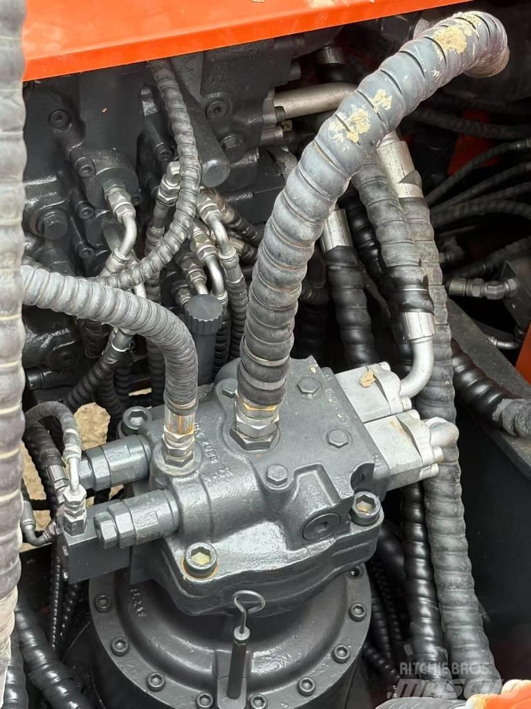 Doosan DX225LC-9C Roomikekskavaatorid