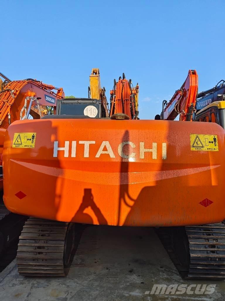 Hitachi ZX 210 Roomikekskavaatorid