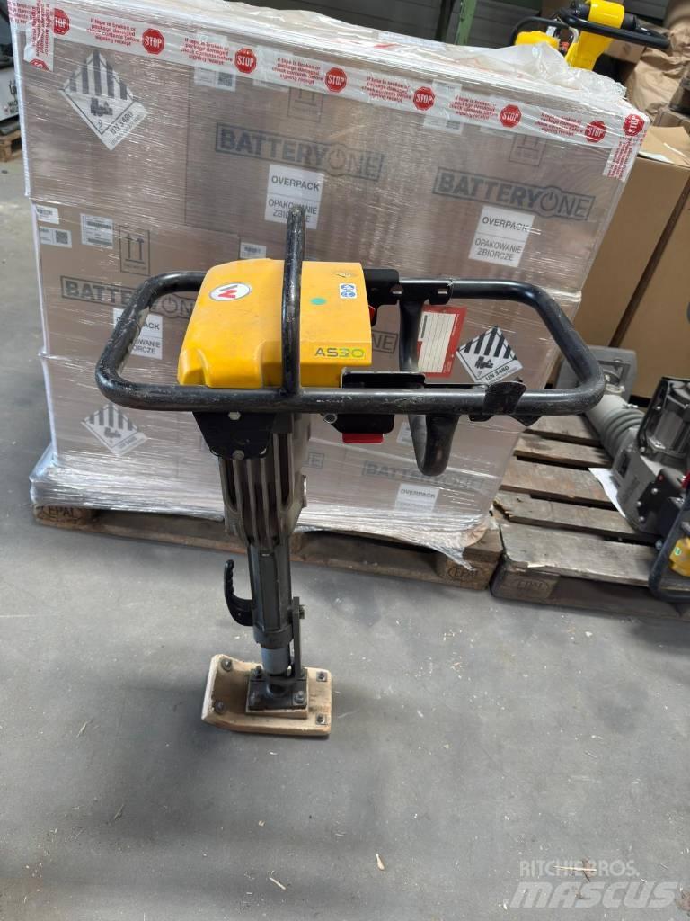 Wacker Neuson AS30e Vibroplaadid
