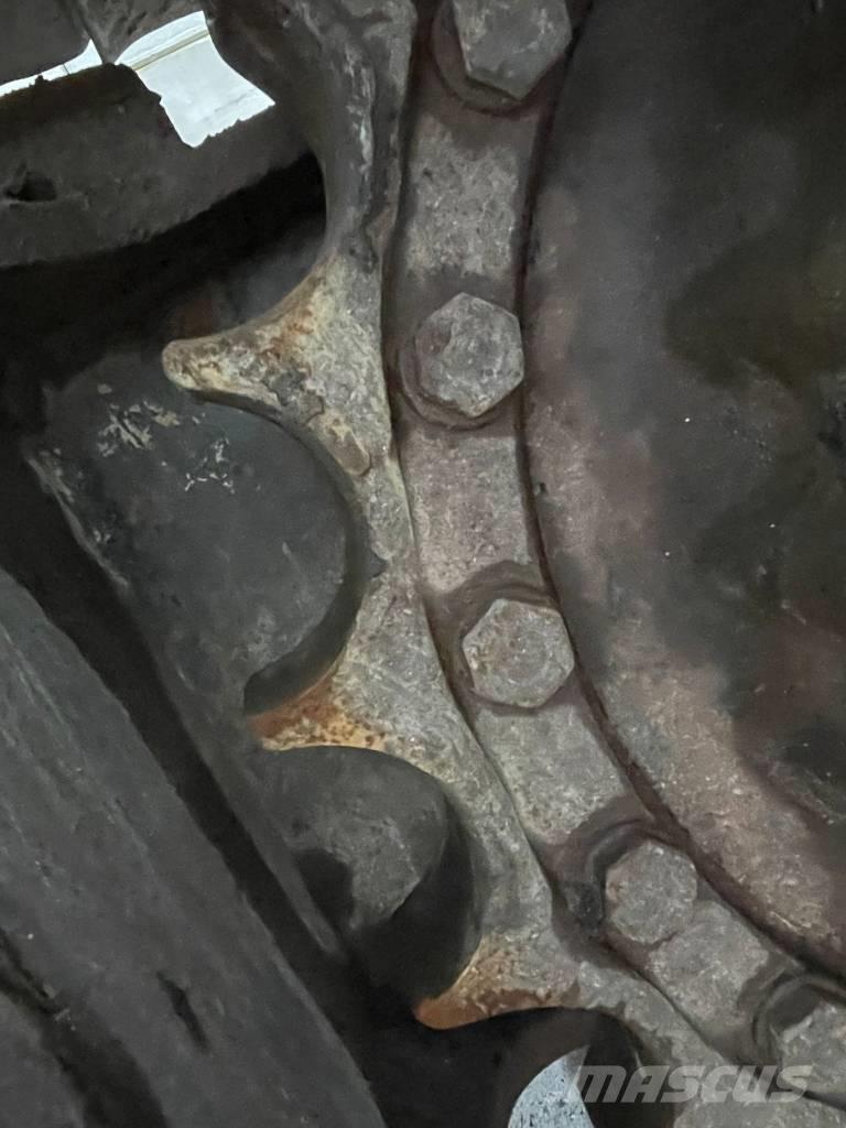 Komatsu PC 210 Roomikekskavaatorid