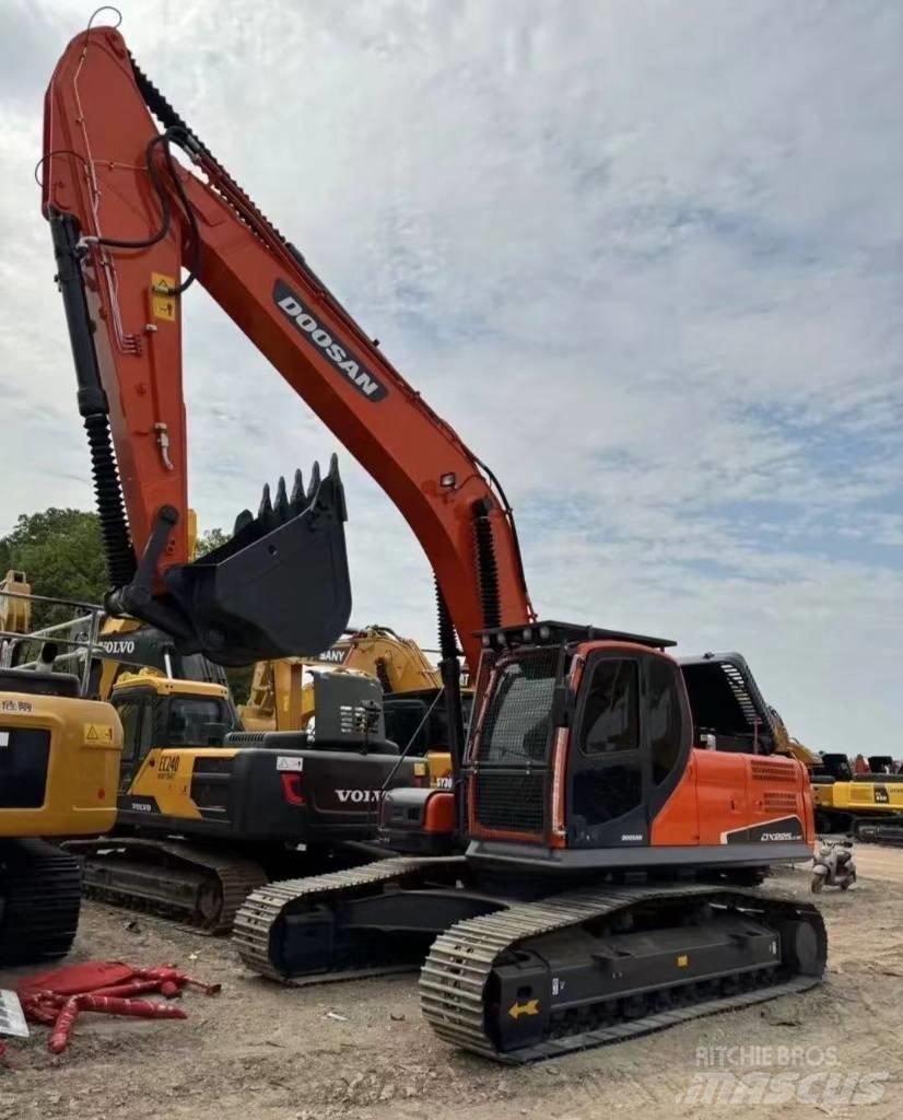 Doosan DX 225 Roomikekskavaatorid
