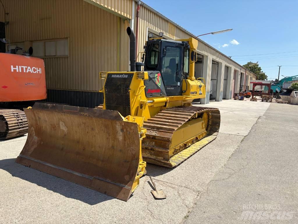 Komatsu 61 PX Buldooserid