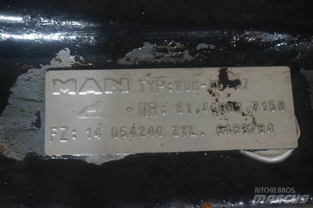 MAN VOK-09-07 Sillad