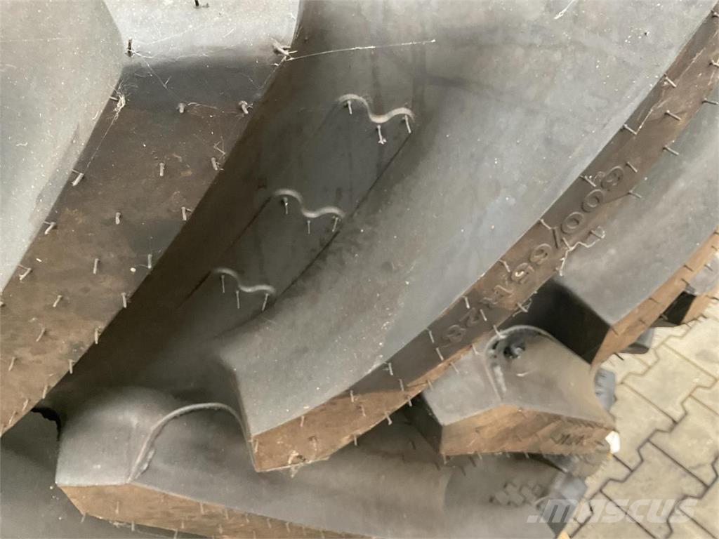 BKT 600/65R28 Rehvid, rattad ja veljed